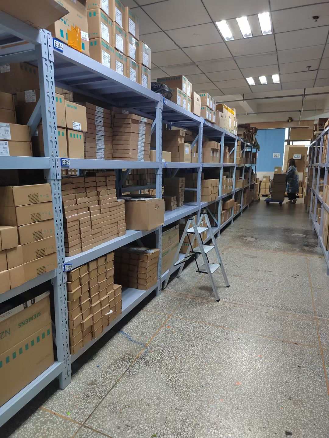 Warehouse Shelf Management